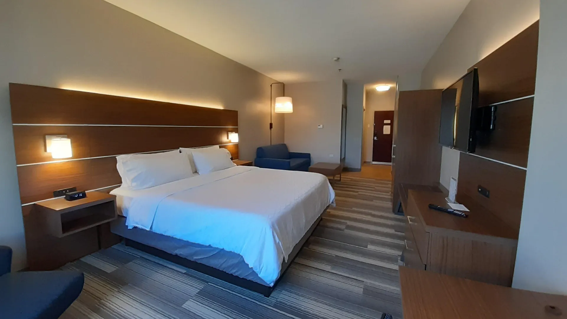 Holiday Inn Express Trincity By Ihg Piarco 3*,