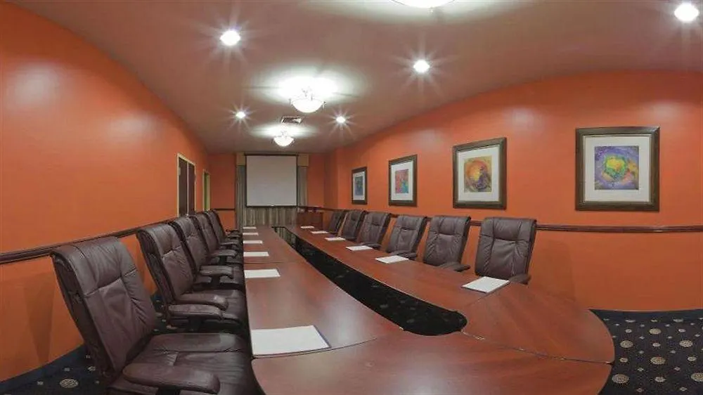 Holiday Inn Express Trincity By Ihg Piarco 3*,  Trinidad a Tobago